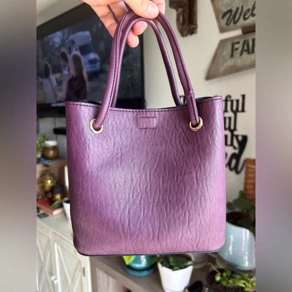 Calvin Klein Crossbody - Picture 3 of 7